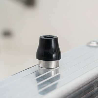 Rubber buffer and aluminium profile protect the lid