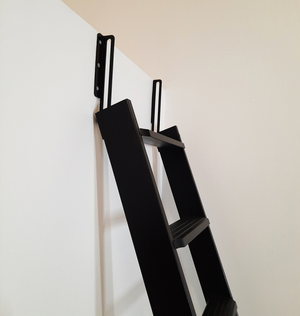 Ladder slide bracket kit Black, RAL 9005